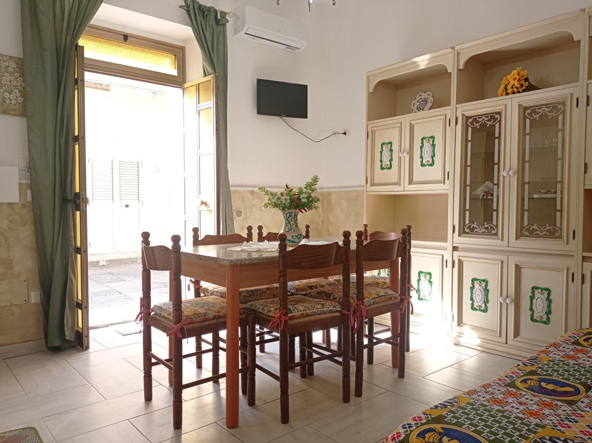 Mary Home - Casa Vacanza Таорміна Номер фото